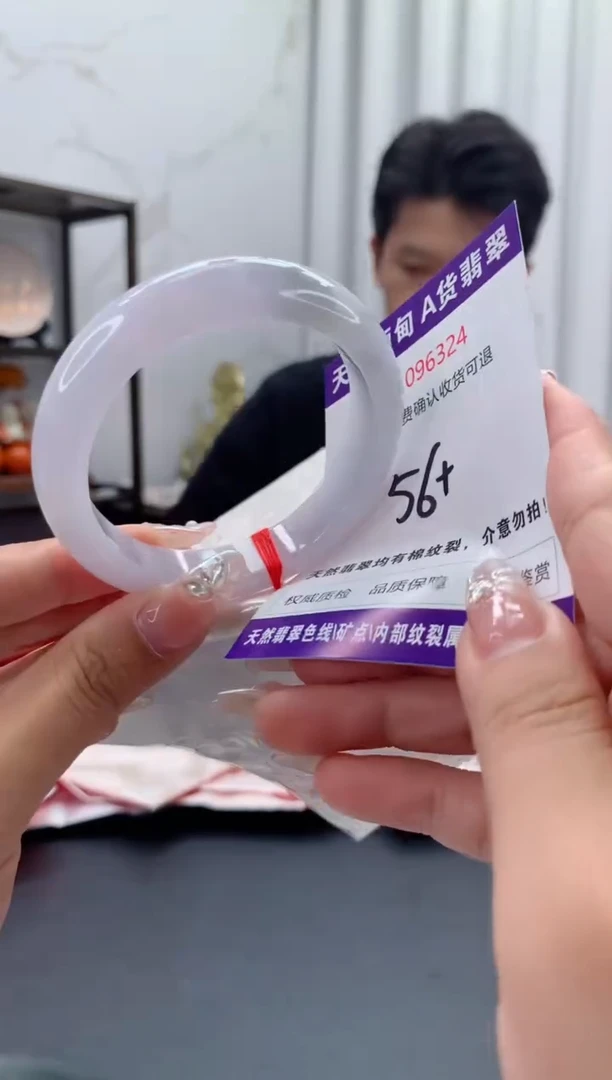 未镶嵌手镯翡翠有纹，完美者勿拍