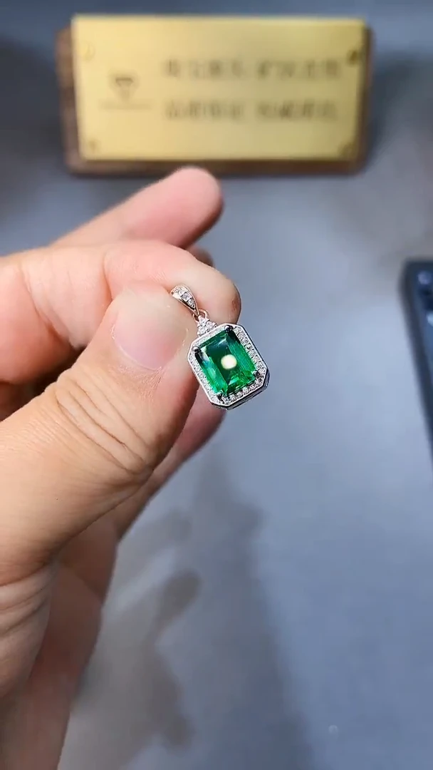 【闪购商品】透辉石吊坠银S925镶嵌6354