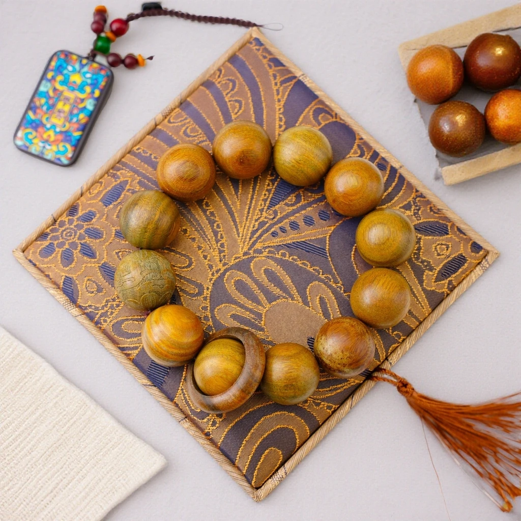 MX061绿檀加雕刻跑环男士手串