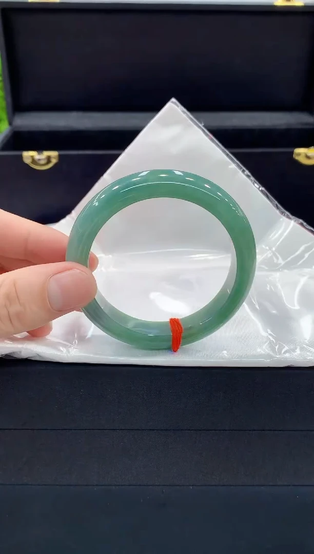 翡翠手镯未镶嵌手镯