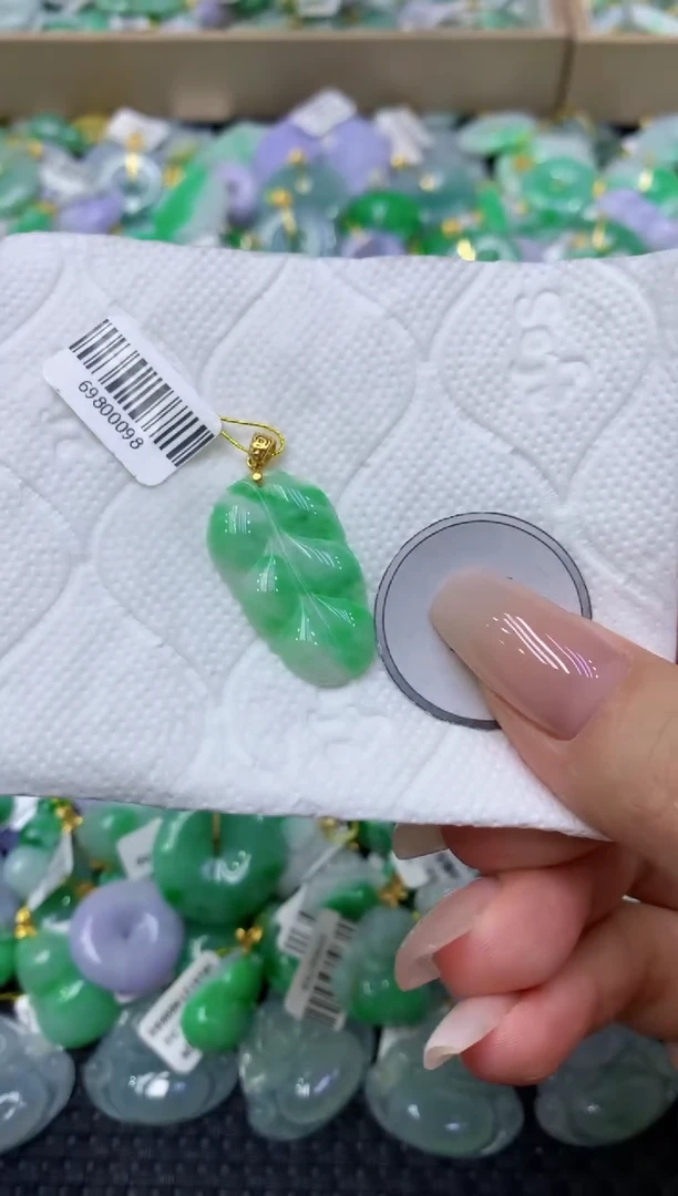 颈饰未镶嵌翡翠天然缅甸翡翠A货