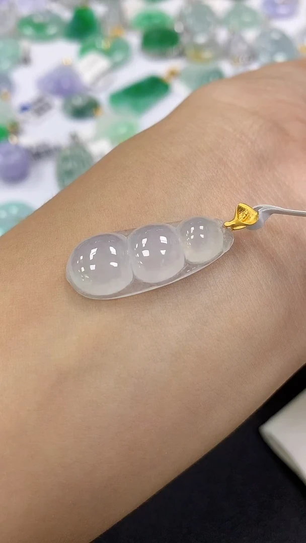 颈饰18K金镶嵌翡翠a货假一赔三支持复检百元上9元证书费自理