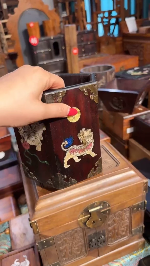 【闪购商品】木木艺邵氏紫檀五世同堂笔筒168.888