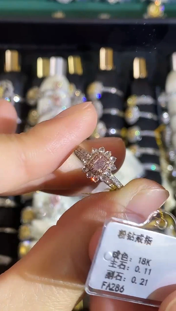 18K金镶嵌戒指钻石400