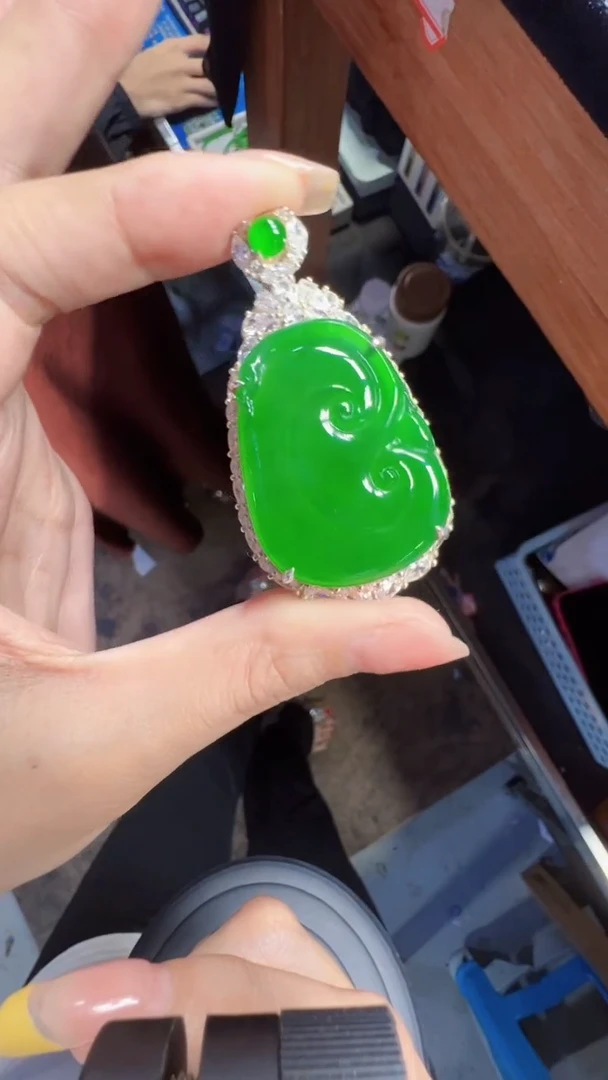 未镶嵌定制翡翠翡翠A货有轻微色差属于正常现象，如意多样性发货1