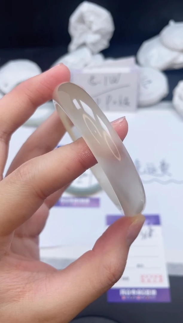 【闪购商品】石英质玉手镯未镶嵌318/58.5