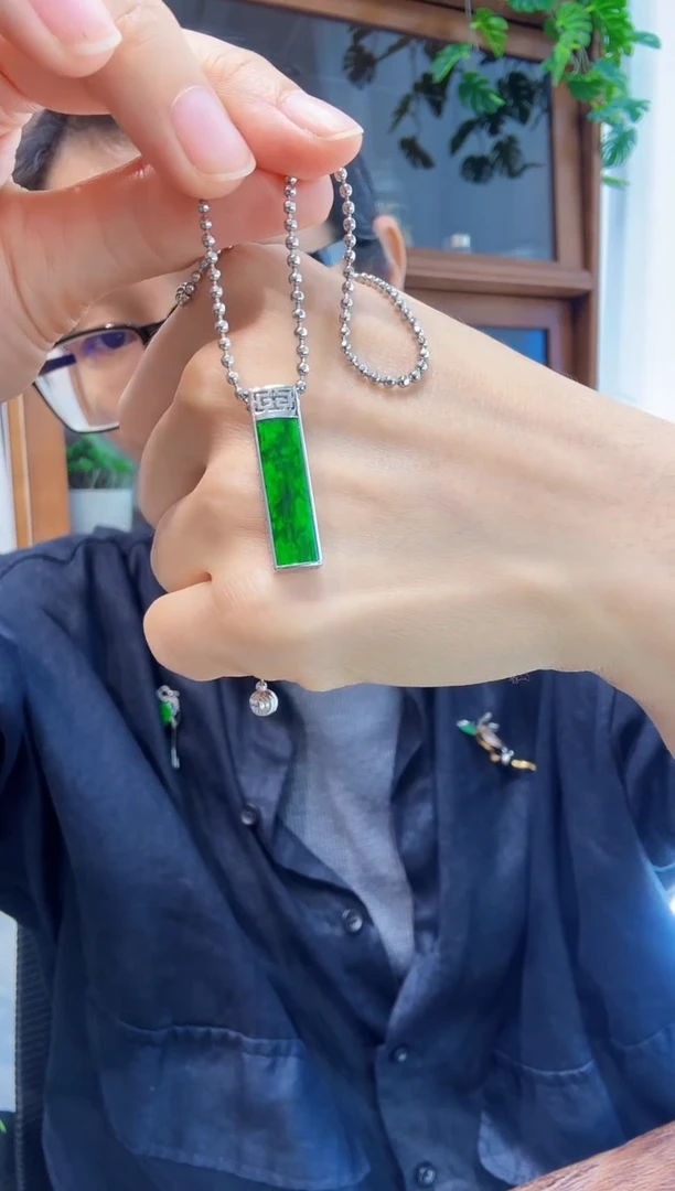 吊坠(不含链)18K金镶嵌翡翠00003600