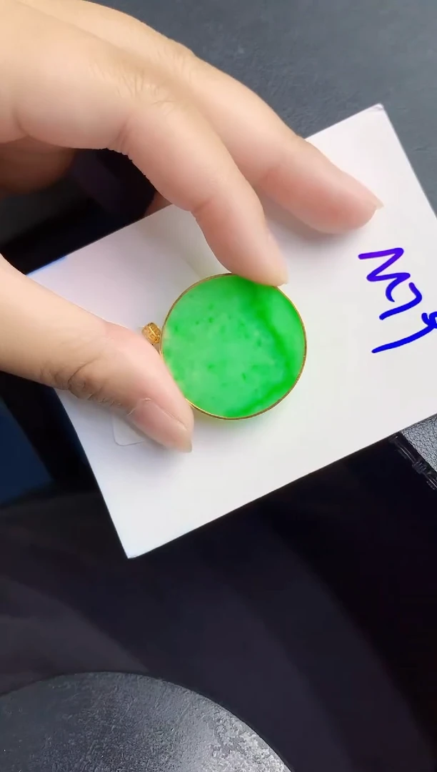 翡翠18K金镶嵌颈饰000000000