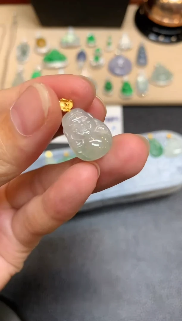 颈饰18K金镶嵌翡翠财神【无服务费【48小时鉴赏期】