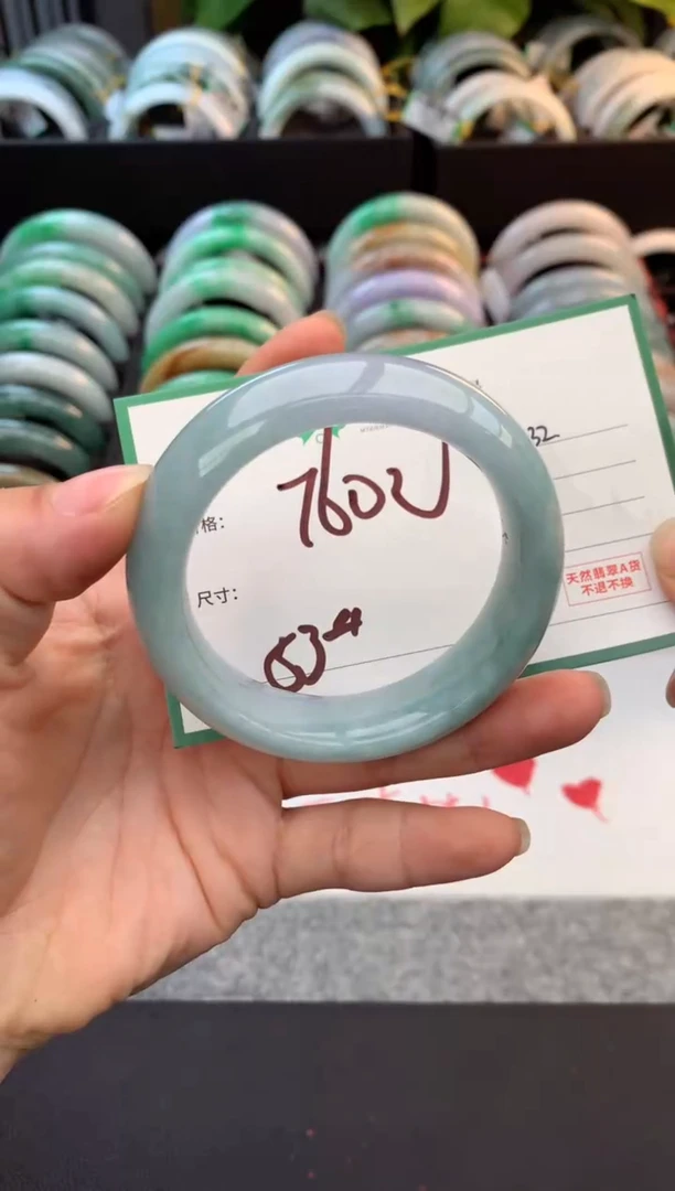 未镶嵌定制翡翠毛货需精细抛光+多人