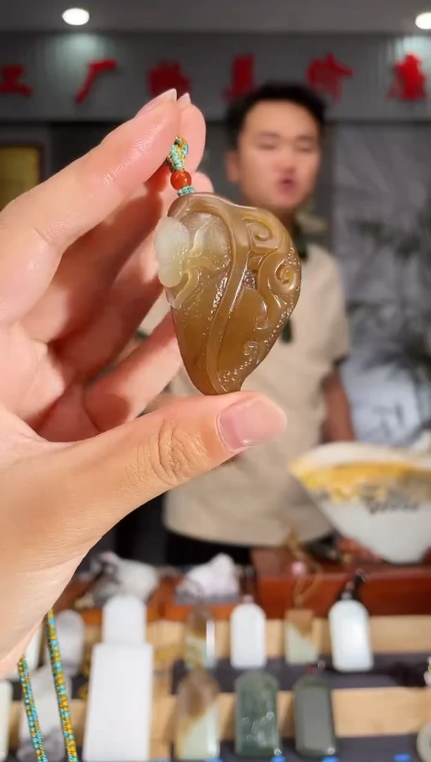 和田玉未镶嵌颈饰1