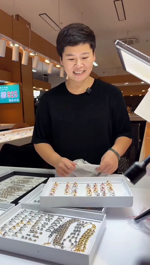 颈饰蓝宝石未镶嵌百****21106005随机发仅一件