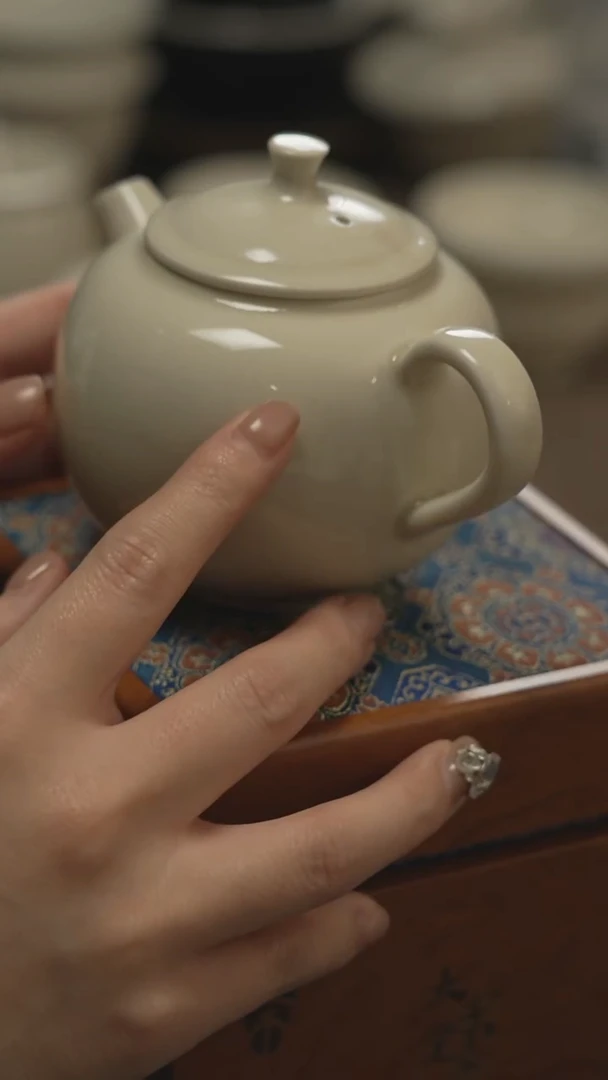 ╭****友微瑕仿古色小茶壶不带礼盒