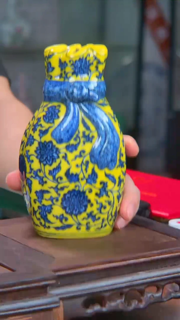 央博文化交流瓷器青花包袱瓶