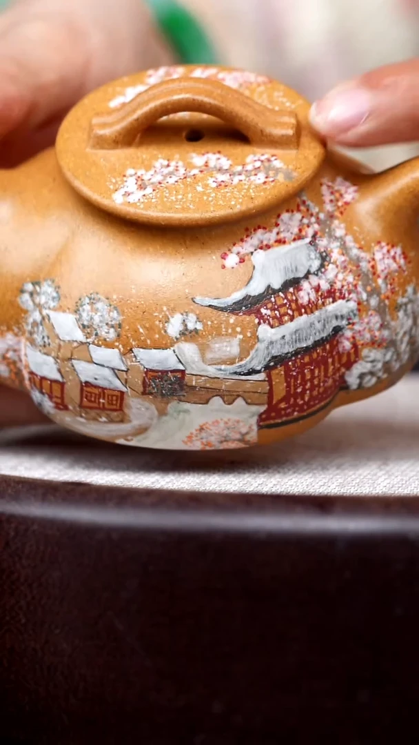茶壶紫砂黄金段海棠壶泥绘雪景