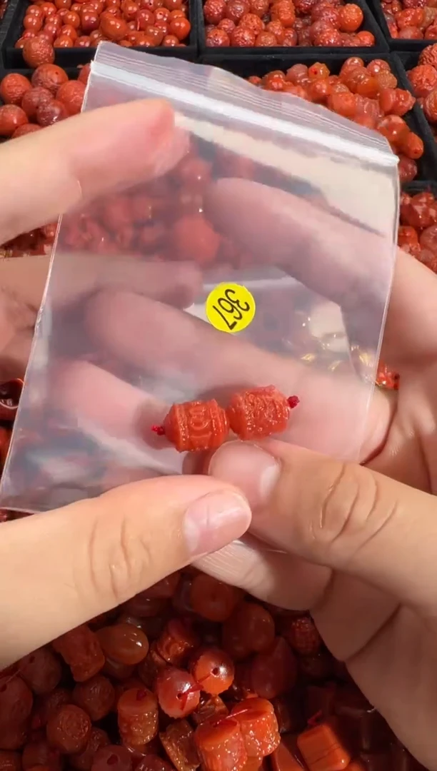 南红玛瑙未镶嵌颈饰1