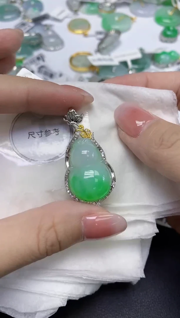 颈饰未镶嵌翡翠天然缅甸翡翠A货多样性发一件