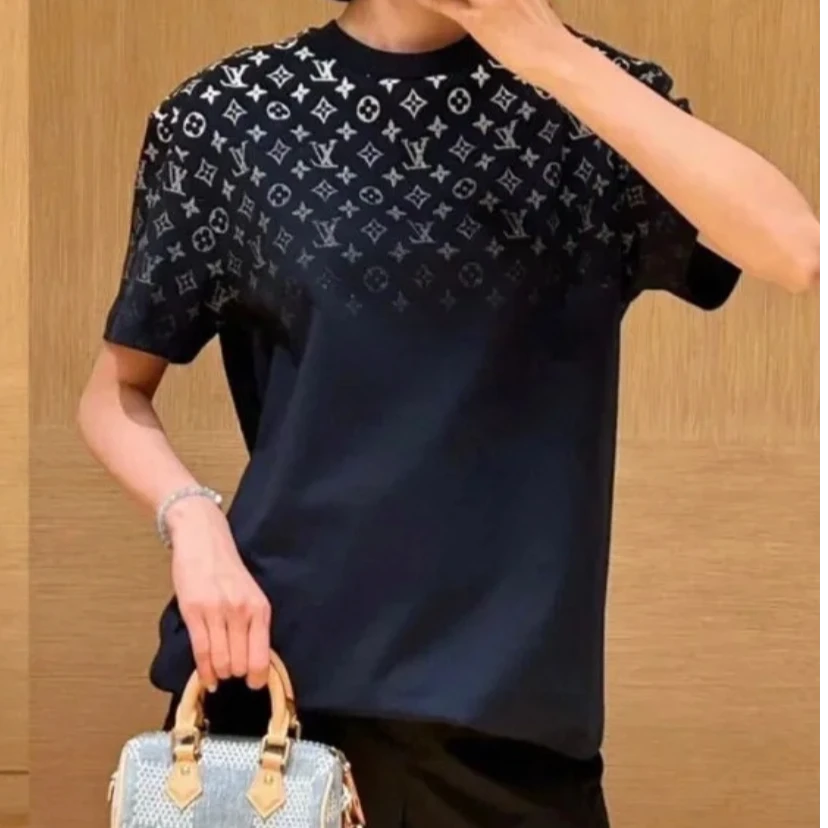 99新 LouisVuitton/路易威登 渐变Logo短袖T恤 /尺码M/ZH030075