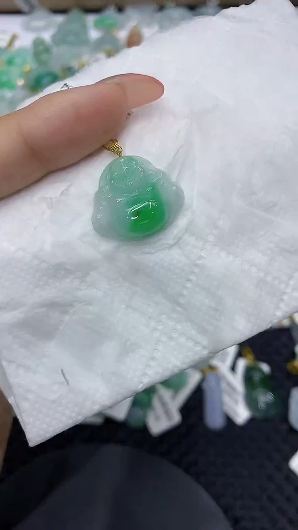 颈饰18K金镶嵌翡翠1