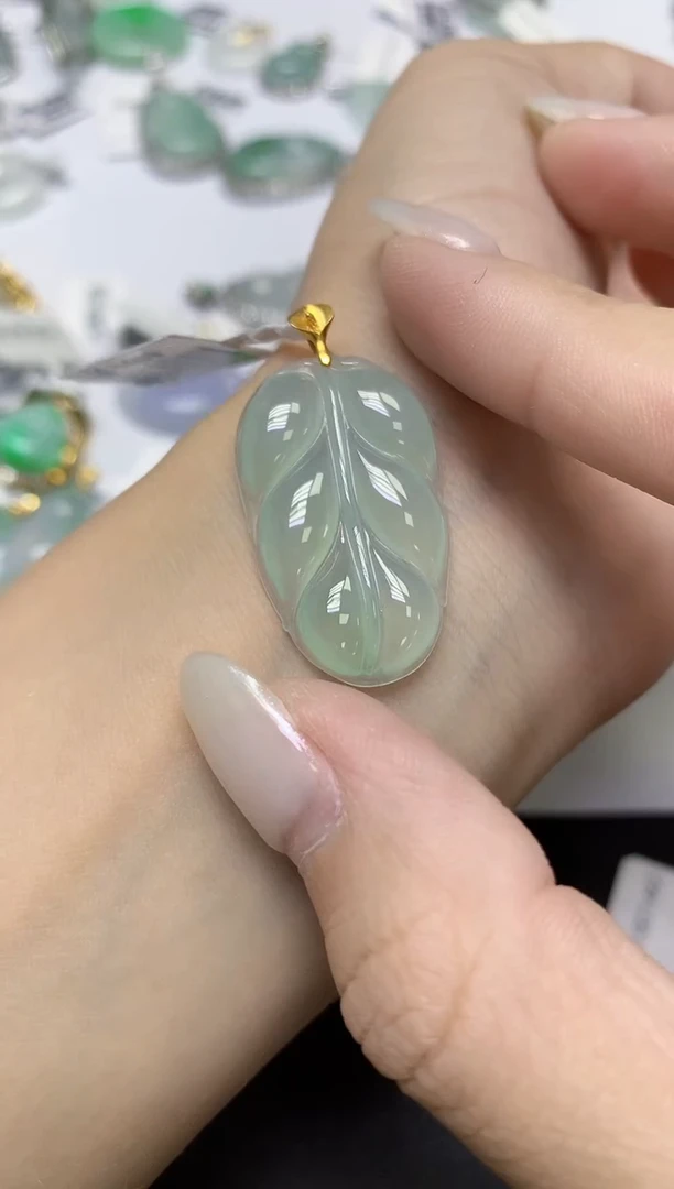 颈饰18K金镶嵌翡翠天然缅甸翡翠A货多样性发一件