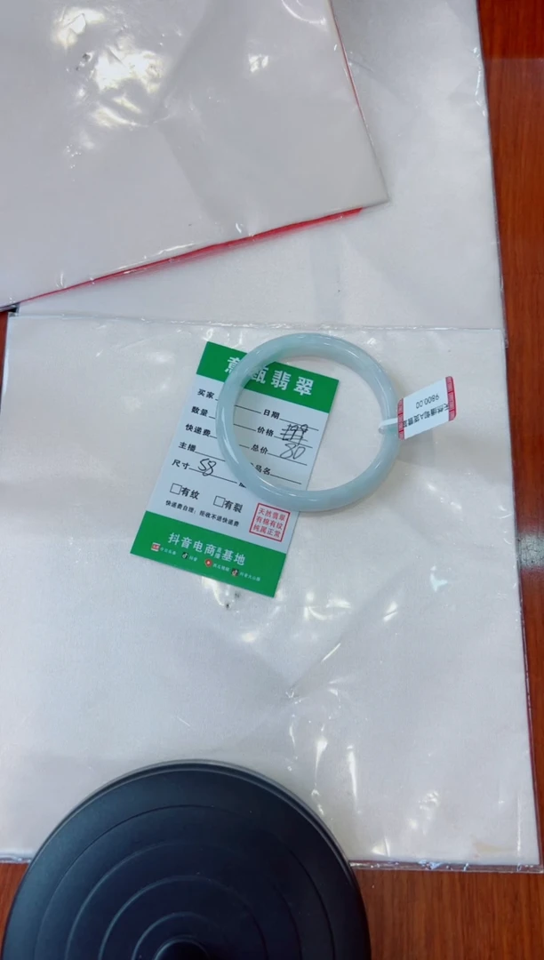 未镶嵌手镯翡翠小**?手镯