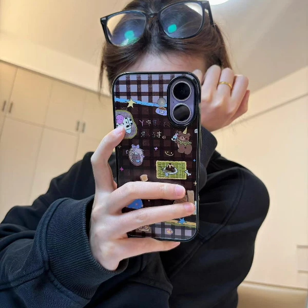 格子小熊插画适用苹果16Pro手机壳iPhone15/14/13新款12软11防摔