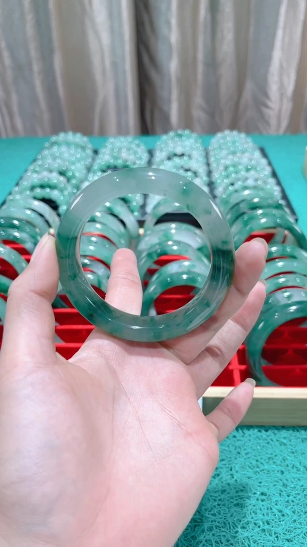 石英质玉（非洲翠）合金项链手镯