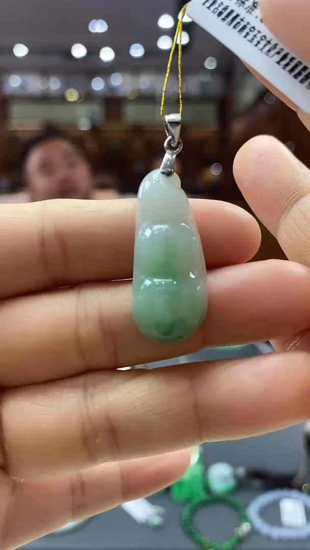 颈饰银S925镶嵌翡翠福豆