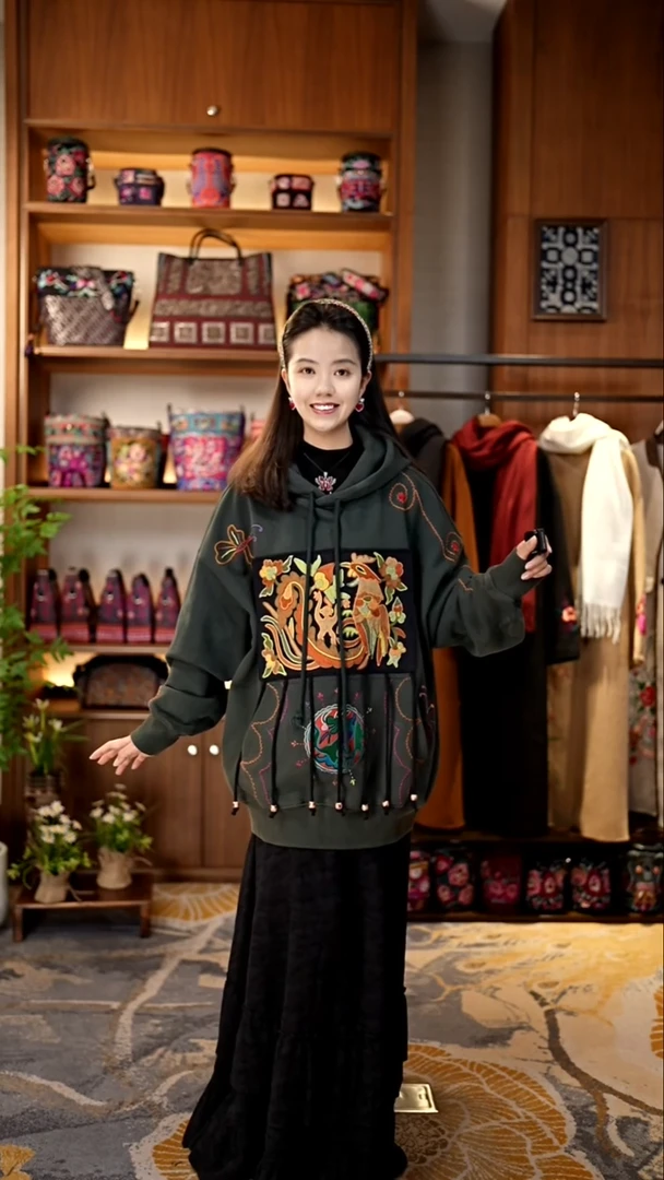 刺绣私人定制苗族手工衣服A9337