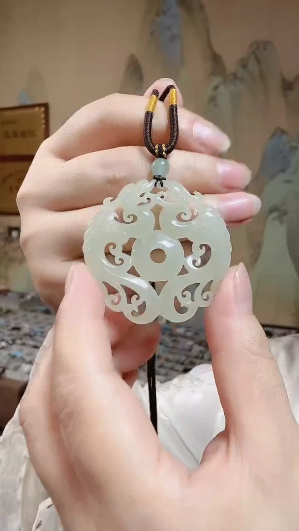 和田玉未镶嵌颈饰.