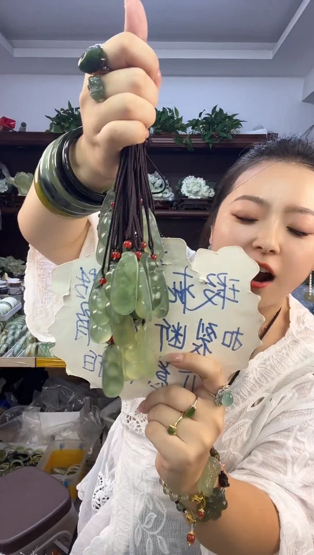 蛇纹石玉未镶嵌四季豆多样性发货其中之一