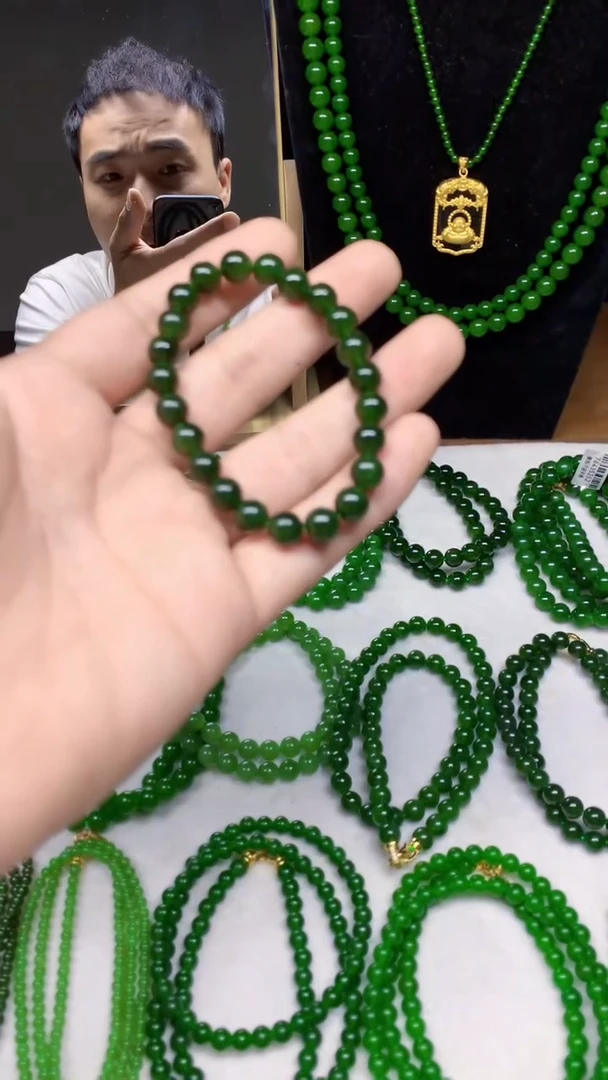 和田玉（碧玉）未镶嵌项链卡8的红皮菠菜手串