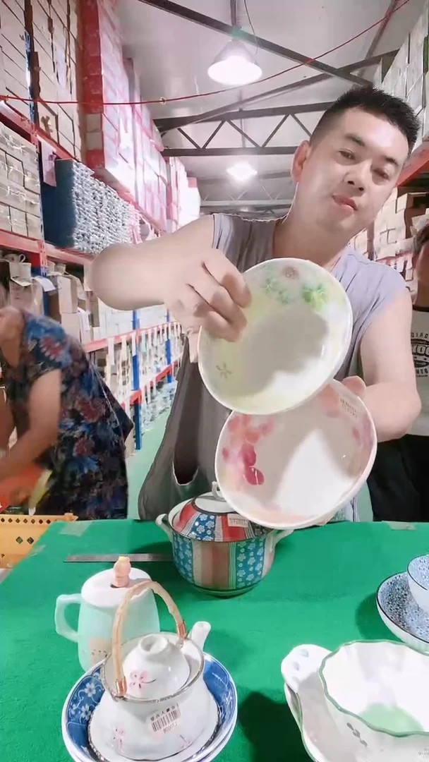 瓷片碗碟好物一件不留@@1