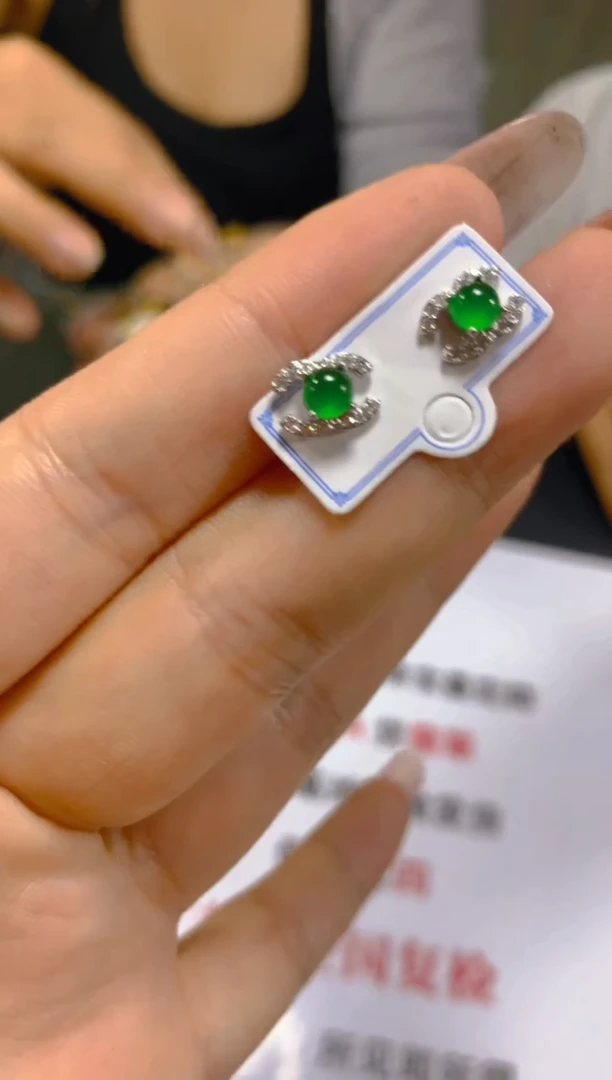 翡翠未镶嵌耳饰多样性发一