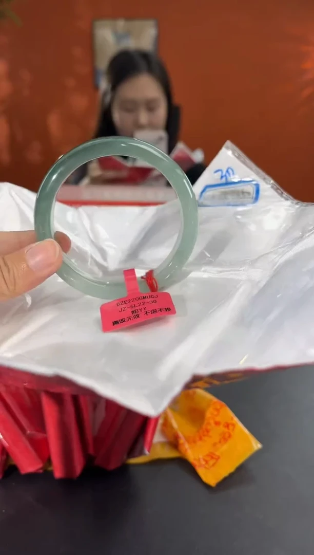 未镶嵌手镯翡翠4    56.4