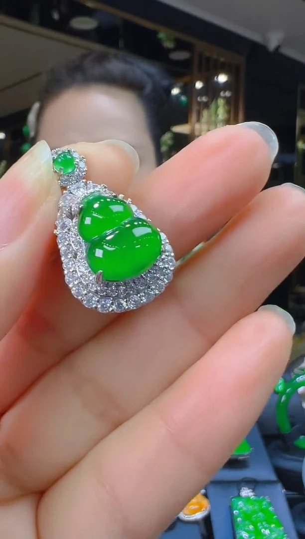 翡翠未镶嵌吊坠(赠链)111（多样性发其一）