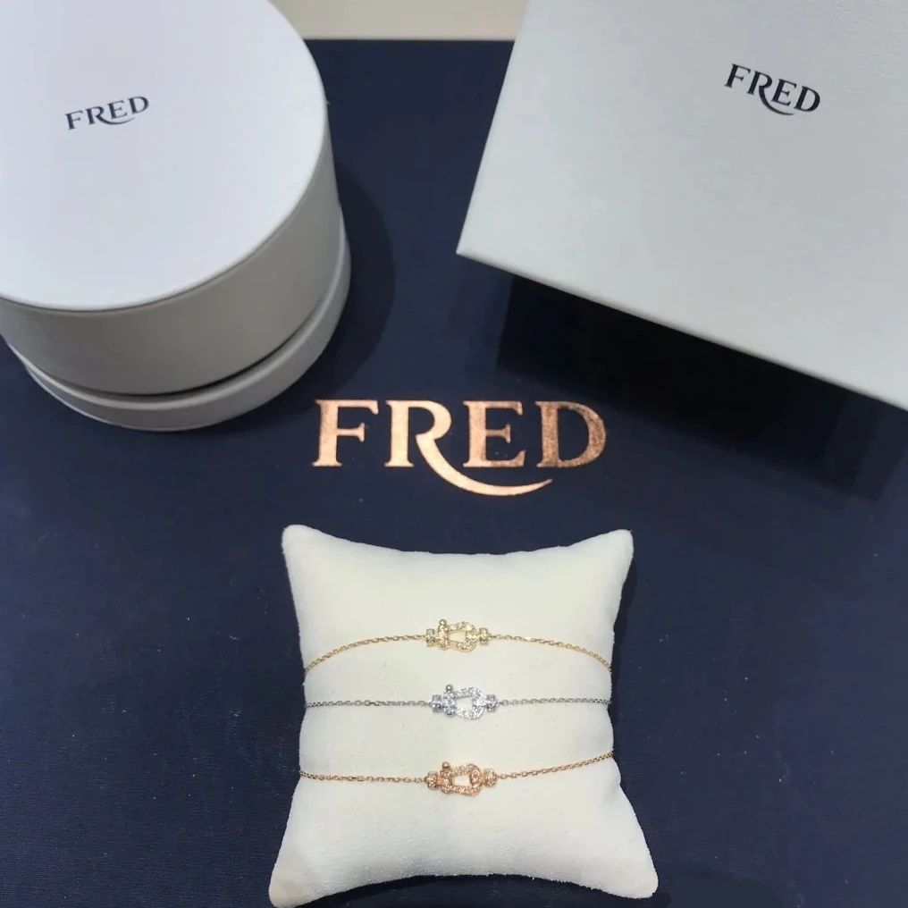 99新 FRED/斐登 斐登18k金马蹄扣满钻手链/金色/裸款