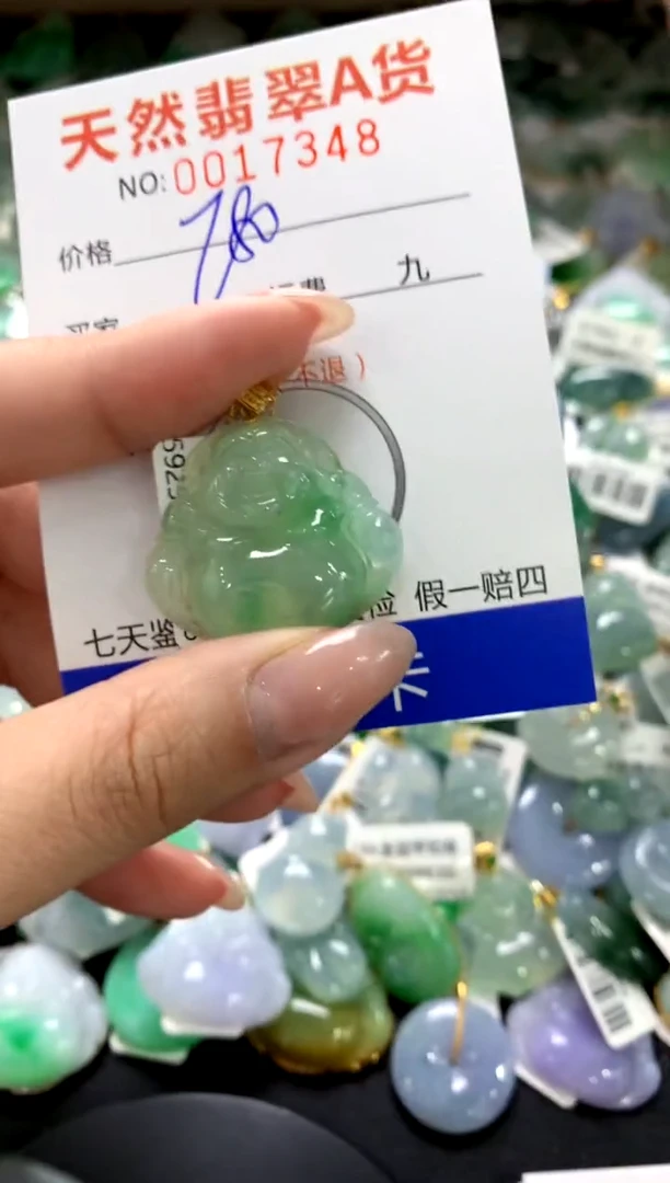 颈饰18K金镶嵌翡翠1111111111111111