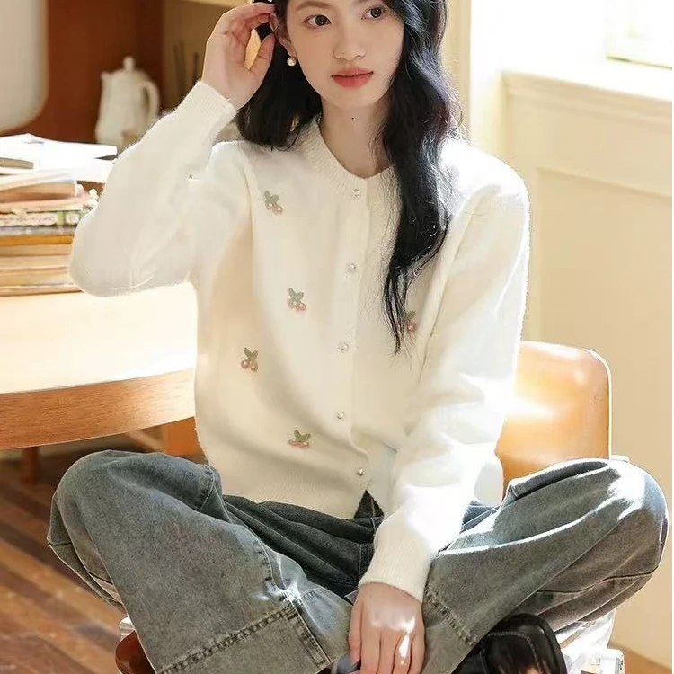 A12-甜美立体樱桃针织开衫女2025春季新款韩系温柔风气质软糯毛衣