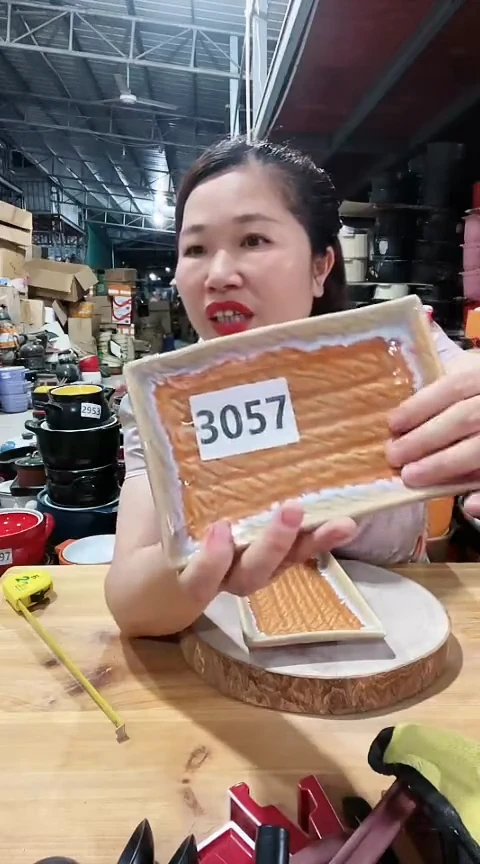 3057瑕疵盘子两个。。