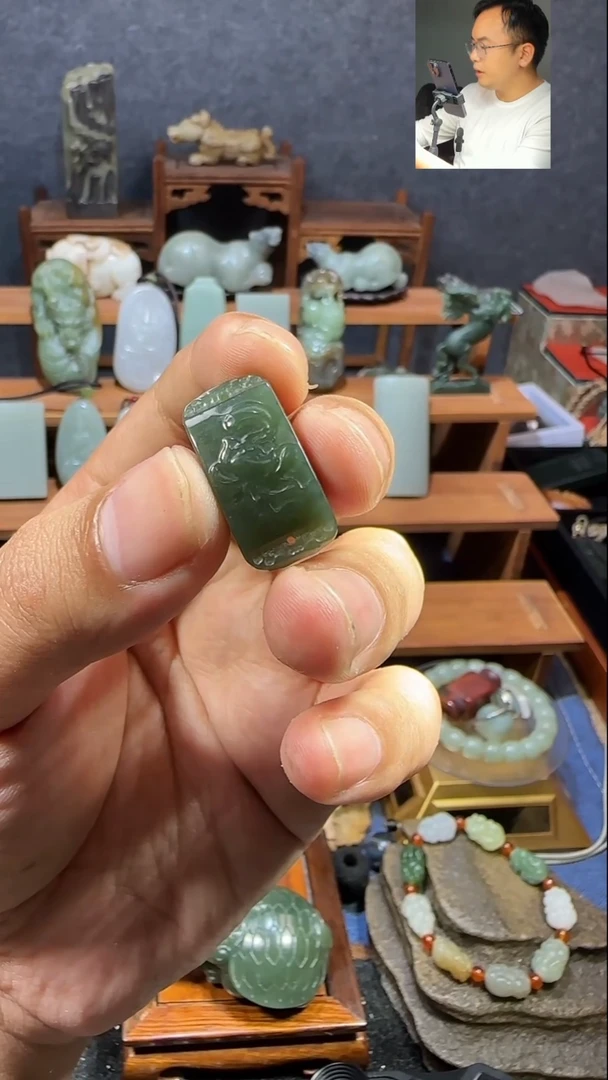 吊坠(不含链)未镶嵌和田玉水*定制于田10*9的手串+牌子或者把件