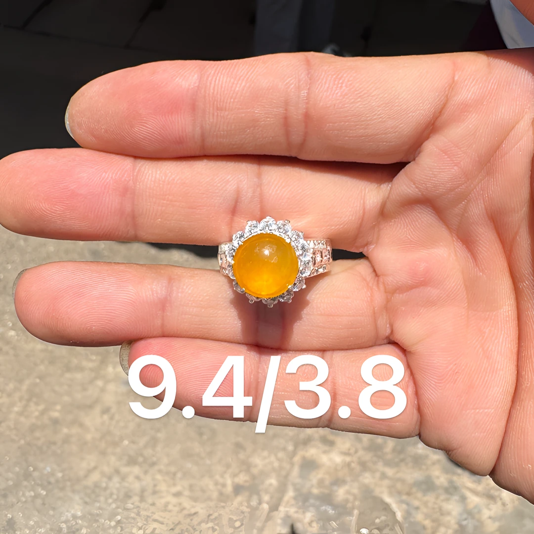 0522(小哪吒在源头)玻璃种翡翠正圆炸光柠檬黄戒面干净荧光足M80