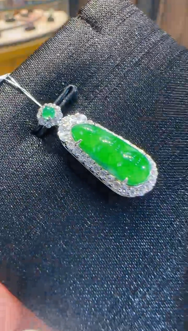 【闪购商品】翡翠吊坠(不含链)合金多样性发货一件