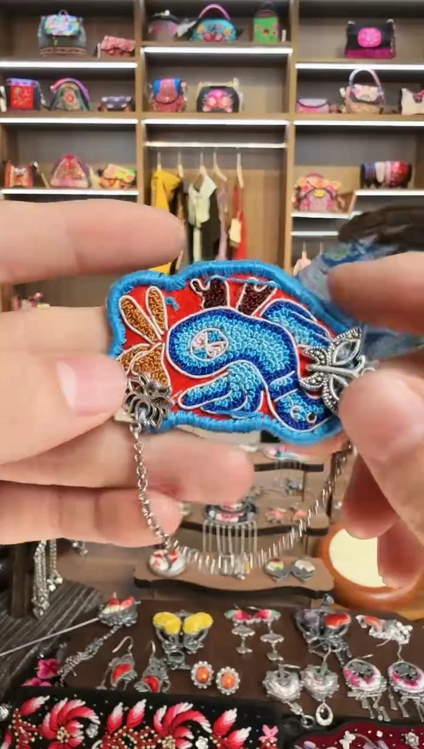 【闪购商品】织绣231蒙阿苏苗绣传承