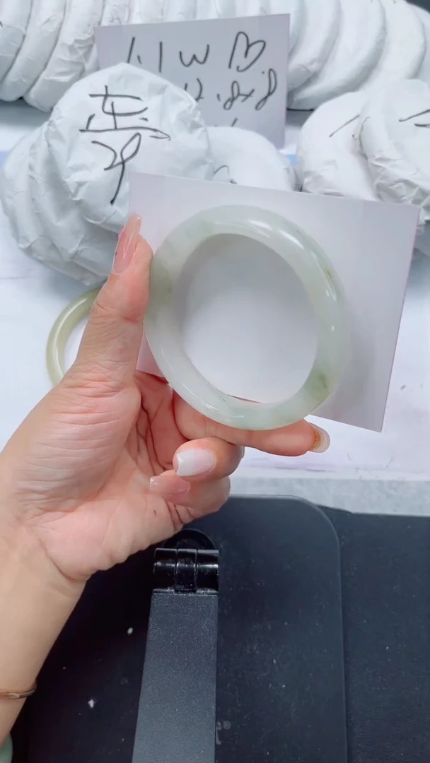 未镶嵌手镯石英质玉147-56