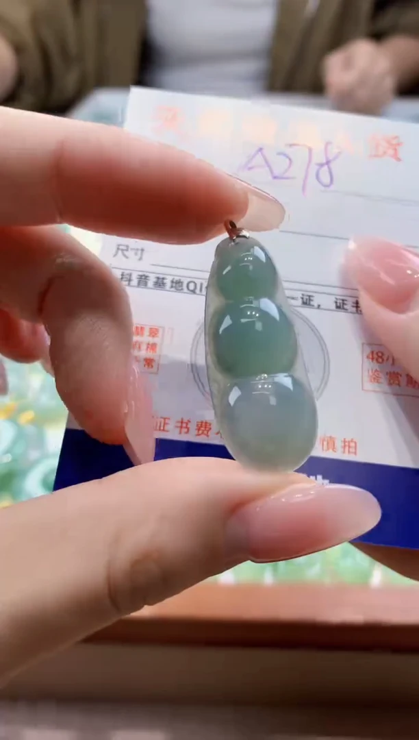 颈饰18K金镶嵌翡翠 天然缅甸a货翡翠