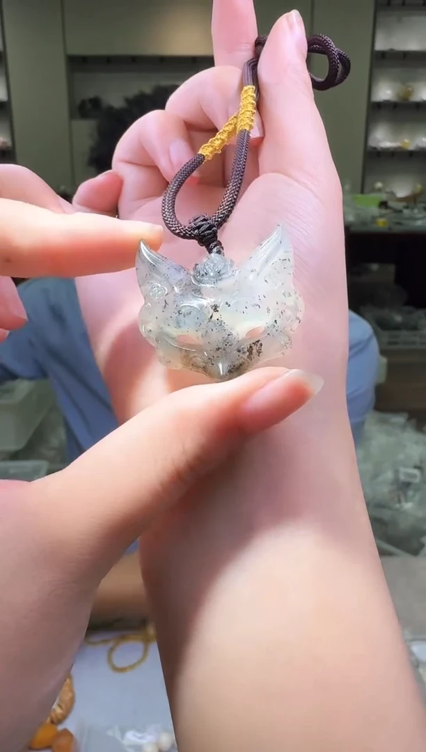 岫玉未镶嵌颈饰多样性发一件 200