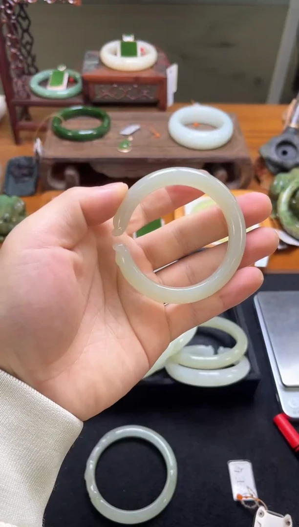 未镶嵌手镯和田玉青海青白猫爪 51+圈 1