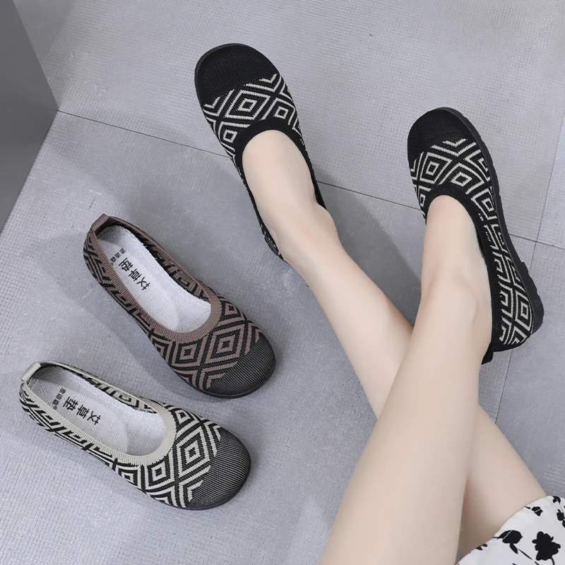 意迪森平底透气春季单鞋软底懒人妈妈鞋防滑中老年老北京布鞋女
