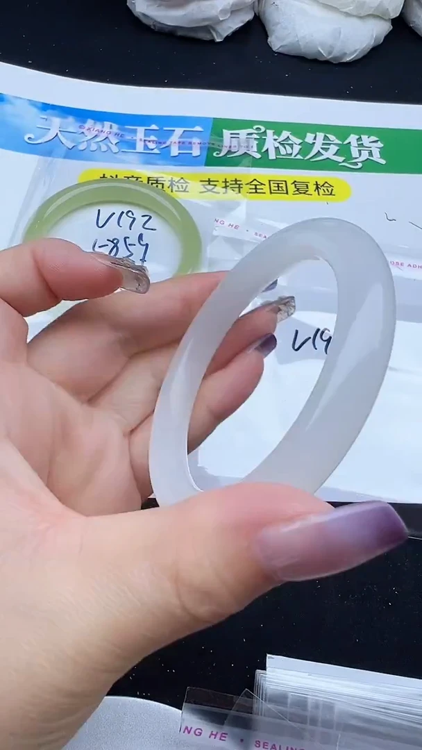 未镶嵌手镯石英质玉白月光 圈口 53 54